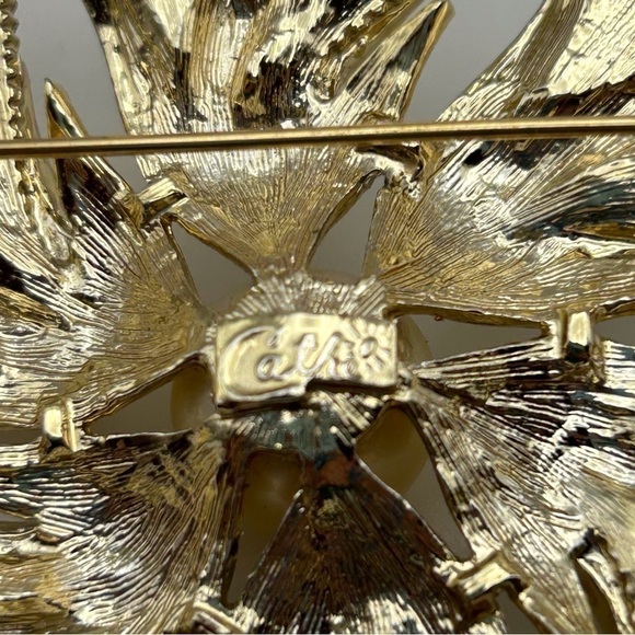 Vintage Cathe Gold Tone Sun Burst Flower Faux Pearl Large Rhinestone Brooch - Picture 4 of 6